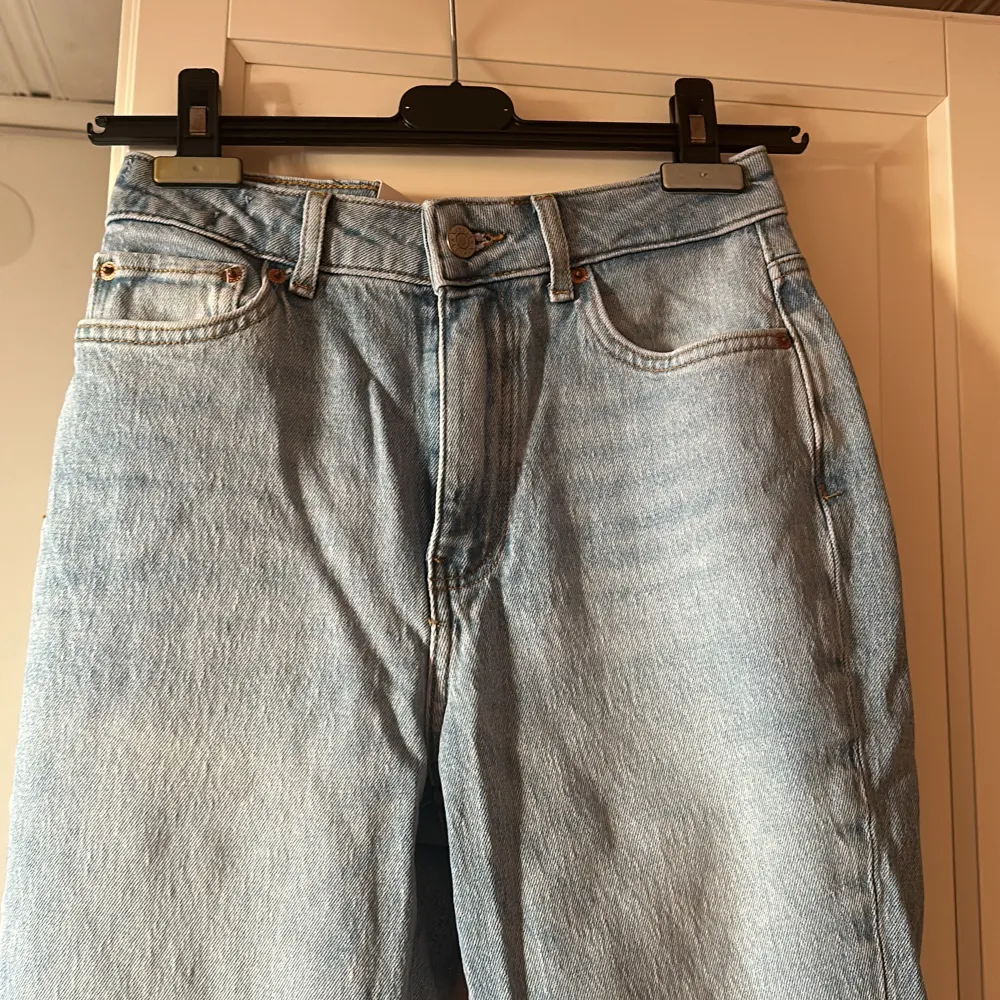 Nya oanvända jeans i storlek 26/32🌸. Jeans & Byxor.