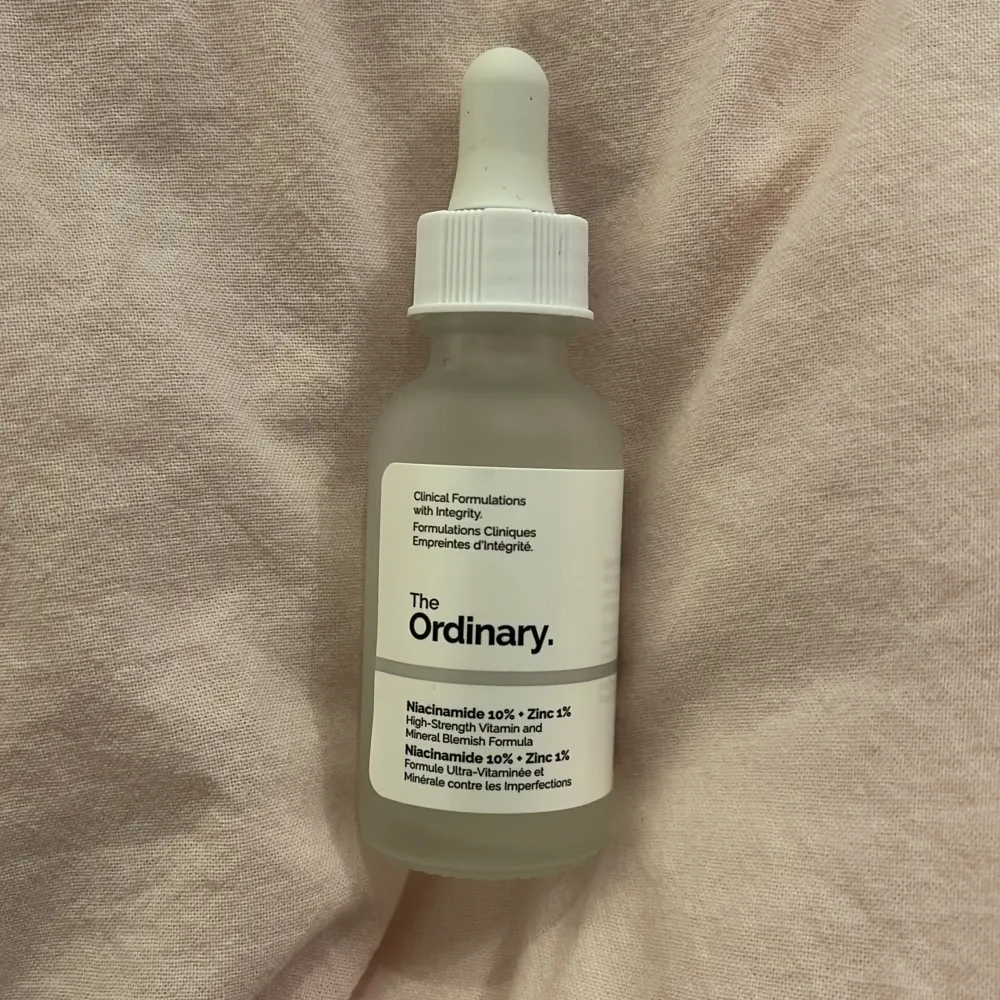 The ordinary niacimide serum 10% + 1% zinc🌸Se bild två för att se hur mycket som finns kvar❤️. Övrigt.