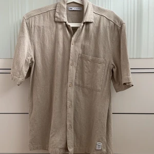 Zara - Skjorta - Väldigt bra skick, köptes sommaren 2023 