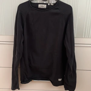 Svart Sweatshirt  - Knappt använd i bra skick