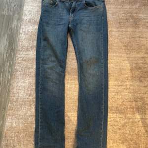 Tja, säljer ett par feta J.Lindbergs jeans. Skick 9/10 Säljer pga fel köp i butik.