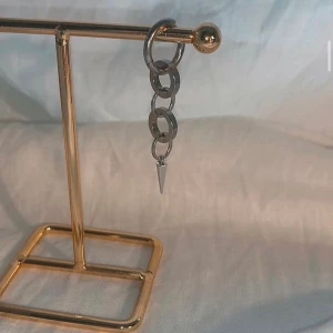 ÖRHÄNGEN  - Sjukt snygga örhängen Köp för 99kr/st  Eller  185kr/par  Finns i guld också Modell 094