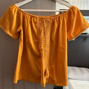 Off shoulder blus - Off shoulder blus från HM med mönster. Aldrig använd, stl S. 