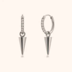 Edblad örhängen - Örhängen från Edblad! Aldrig använda och plomberade, vilket visas på andra bilden🩷 ”Peak Hoops Mini Sparkle Steel” på hemsidan. Niten är 4x11 mm och ringen är 11 mm. Kommer med låda.