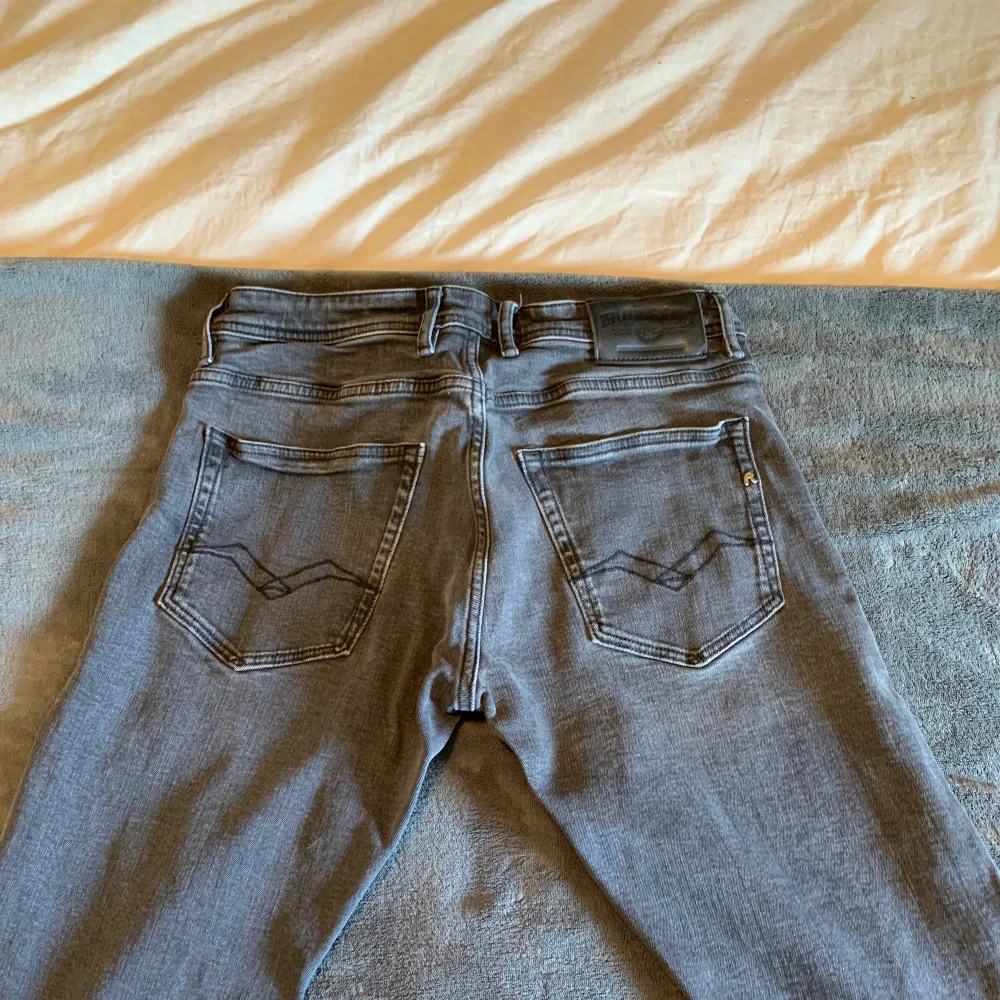 Säljer dessa snygga replay jeansen, storlek 31/32. Tveka inte på att höra av dig minsta lilla fundering.. Jeans & Byxor.