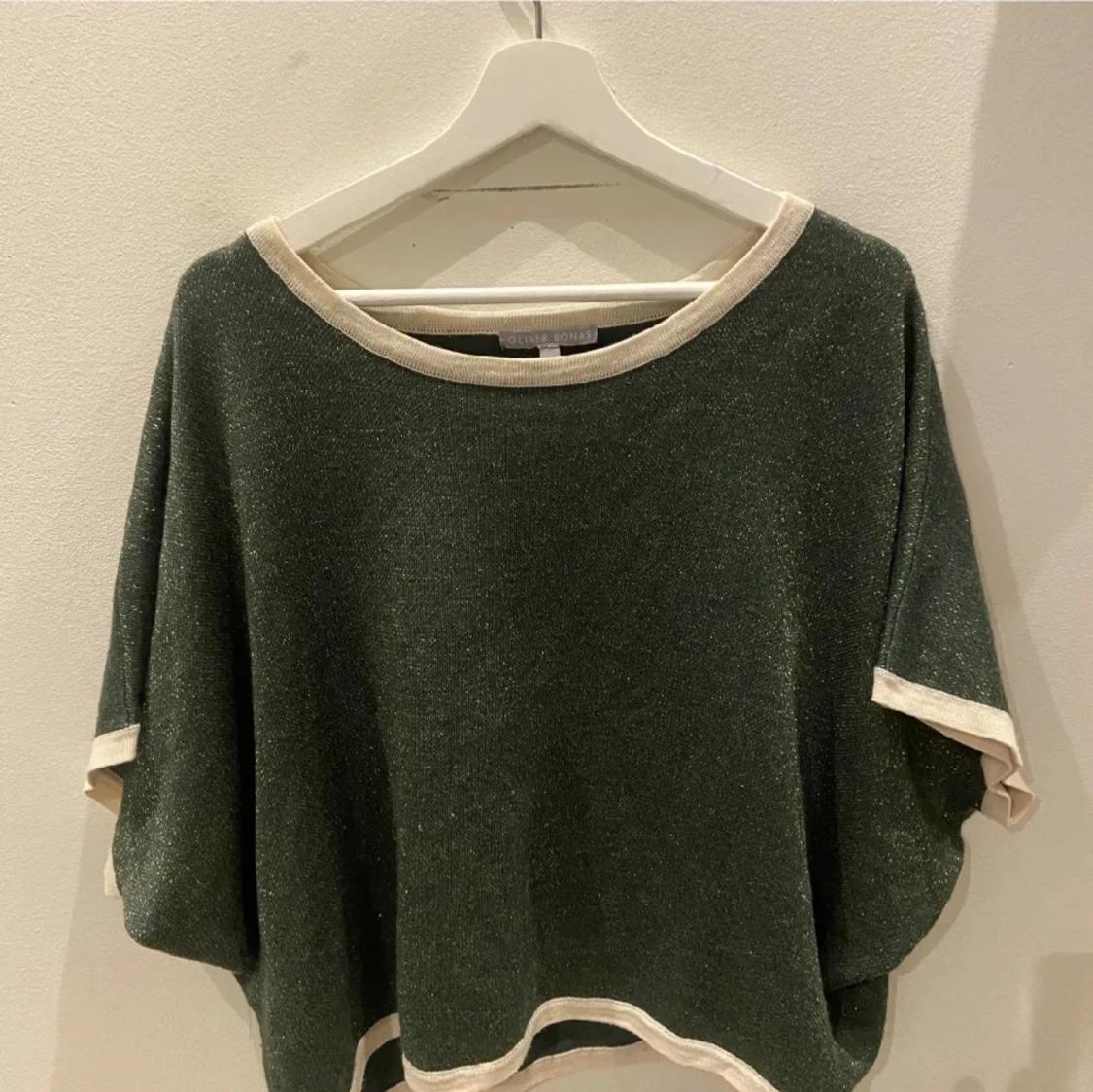 Off shoulder tshirt  - 90