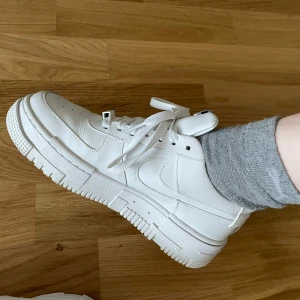 Nike AirForce 1 Pixel - Jättesnygga Nike AF1 skor i ”limited edition pixel” modellen. Storlek 38 och använda 2 gånger. Orginalpris: 1 450kr