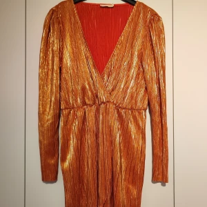 Festklänning - Den perfekta disco klänningen 🧡