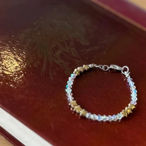 Stjärn armband - Ett jättefint armband som passar till alla tillfällen, och skiner som diamanter i solen☀️