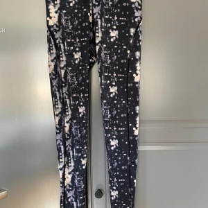 Träningstights strl S BLACC - Nya tights 88% Polyester  12% Elastan 