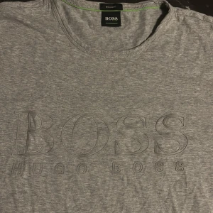 Hugo boss strl L T-shirt  - T-shirt Hugo boss helt ny