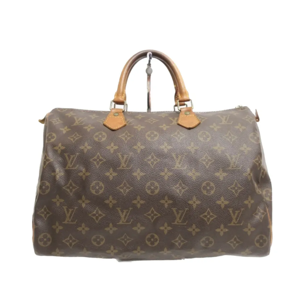 Louis Vuitton Speedy 35 är en tidlös klassiker! Det kommer att lägga till lyxig stil till alla kläder och passa alla tillfällen. Fler bilder och mer info i vår webbutik vintagetreasures.co. Väskor.