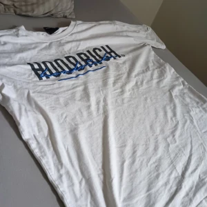 Hoodrich tröja  - Säljer tröjan jätte bra kvalitet och nästa helt ny 