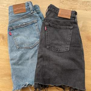 Två jättefina jeanskjolar från Levi’s. Knappt använda och nu har de tyvärr blivit för små för mig. Storlek W25,  60kr/st eller båda för 100kr. Köparen står för frakten.