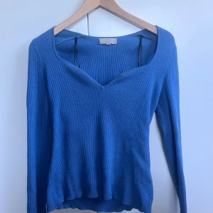 tröja - snygg blå tröja från h&m i storlek s. Endast använd några få gånger💞