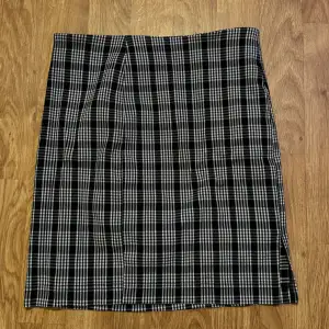 randig kjol från new yorker, säljer då den inte kommer till användning längre. 