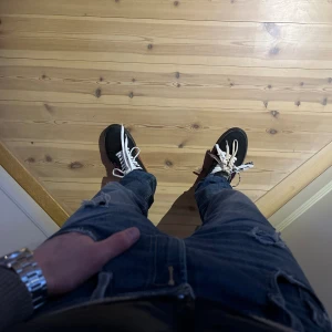 Off White skor - Feta Off white skor som knappt år använda. Skick 9/10. Hör gärna av er vid fler frågor. 