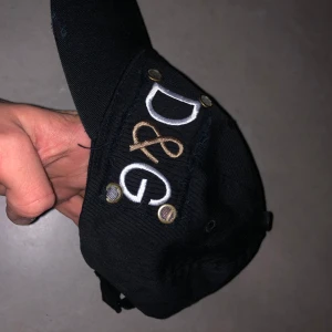 Distressed Dolce & Gabbana Keps - Dolce & Gabbana keps bra skick:)