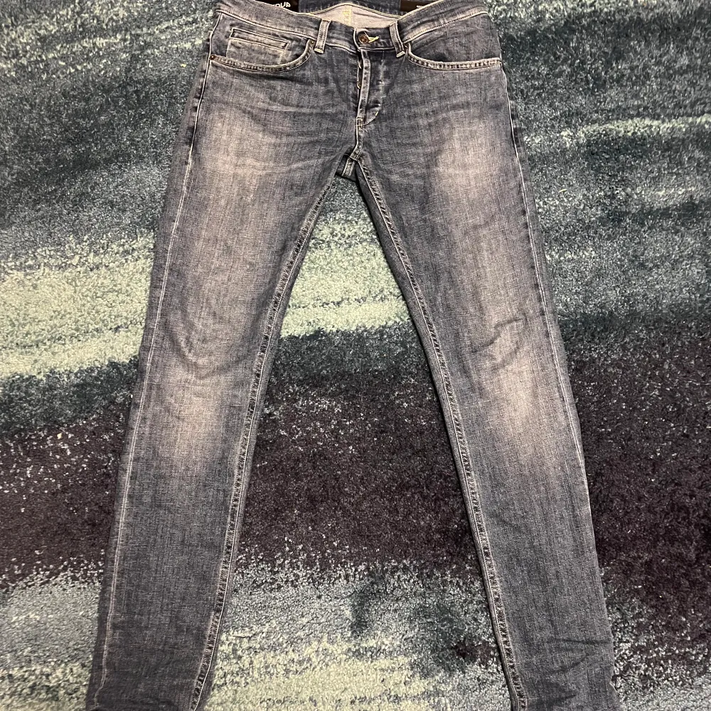 Dondup i modellen george i ny skick använda kanske 2-3 gånger . Jeans & Byxor.