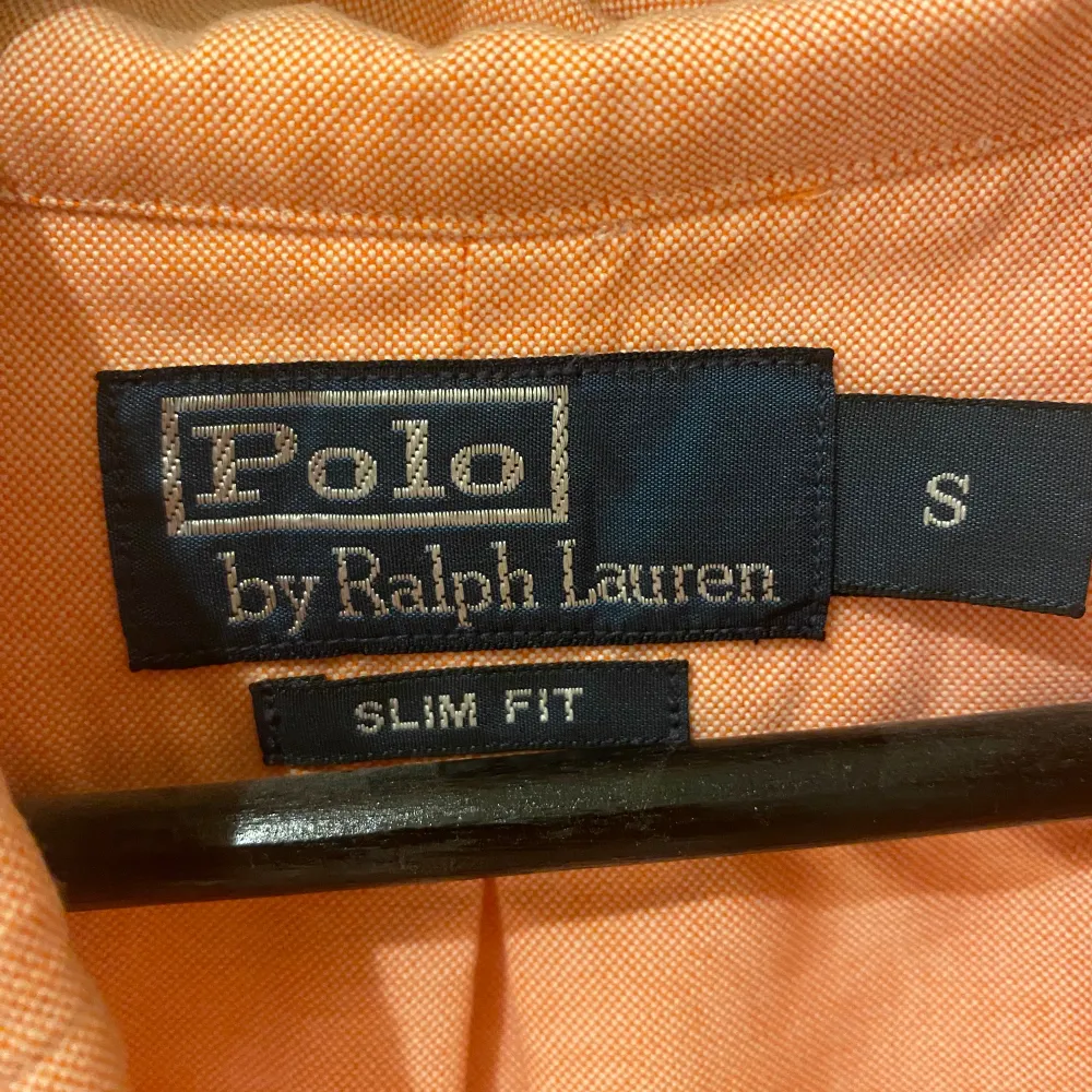 Hej, säljer nu en Ralph Lauren skjorta i toppskick, skriv om ni har några funderingar!. Skjortor.