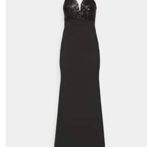 ”Festklänning” från Wal G, helt oanvänd och prislappen sitter kvar. Säljer då den är för thigt för mig och orkade aldrig skicka tillbaka den 😄