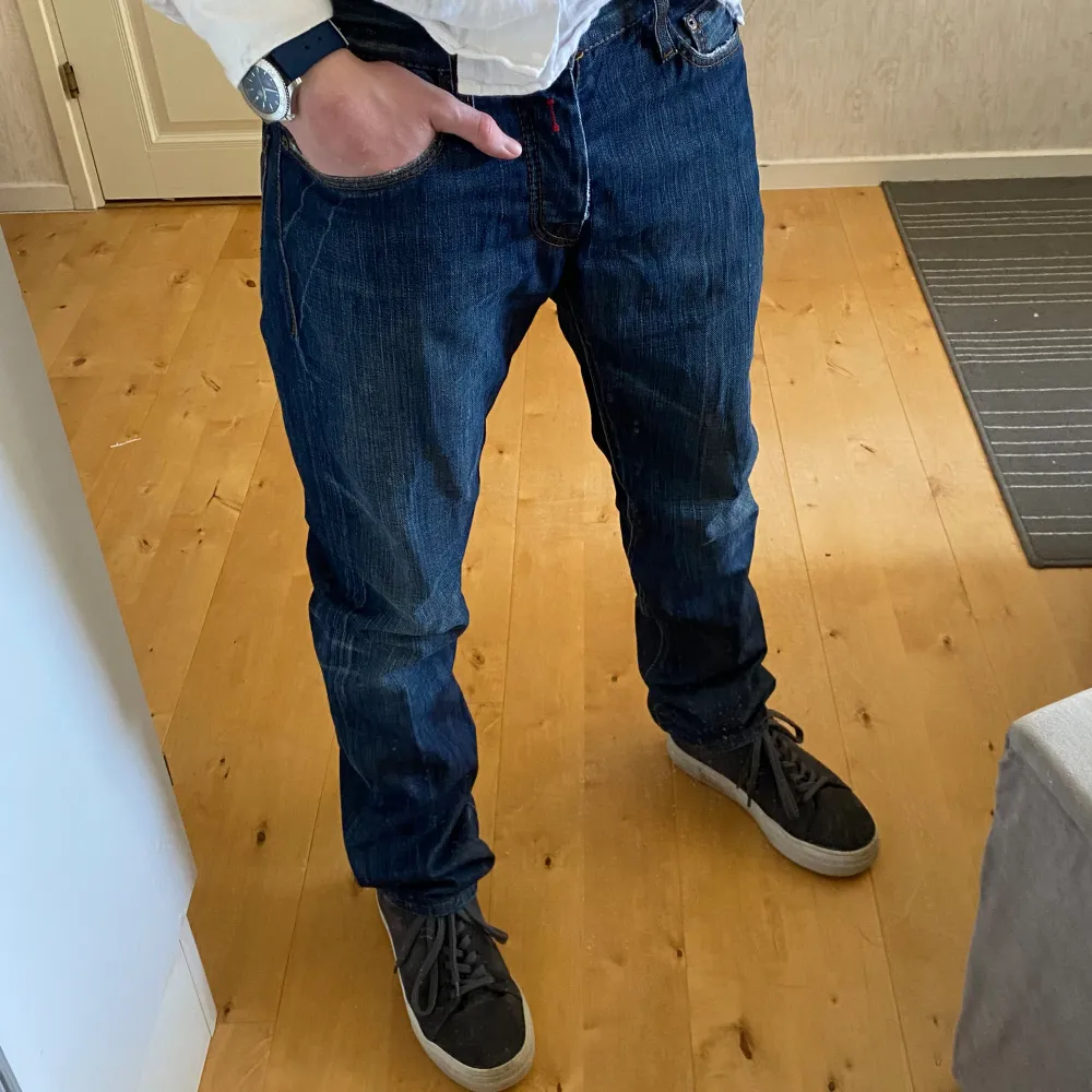 Snygga Replay jeans i storlek W29 L34. Passar (W28-W30) och (L32-34).  Skick 9/10.   Ställ gärna frågor vid funderingar!. Jeans & Byxor.