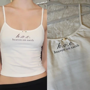 HEAVEN ON EARTH!!!! - Söt tanktop. Passar XS/S🩷 Croppad