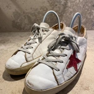 Golden goose - Hej! Säljer nu mina jättefina golden goose i bra skick. Vid eventuella frågor är det bara att skriva.