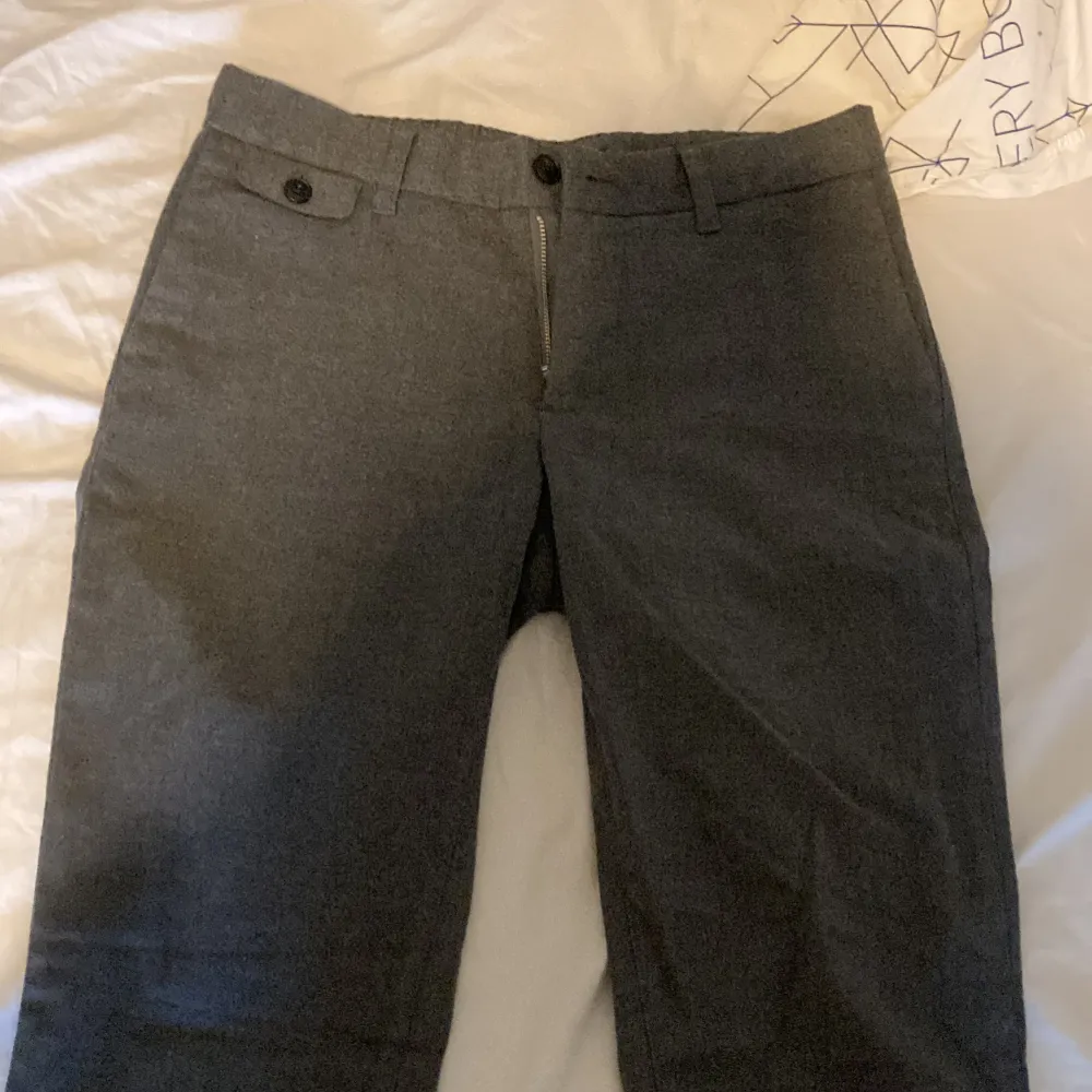 Säljer dessa oanvända dressman kostymbyxor då jag inte gillar dom och kan inte lämna tillbaka då lappen inte längre sitter kvar.. Jeans & Byxor.