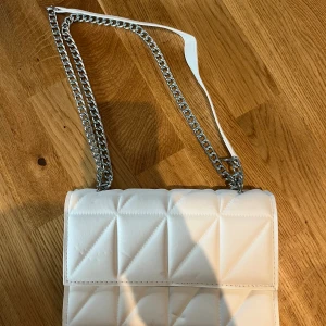 Väska  - Väska från shein, perfekt till fest och jätte fin väska 