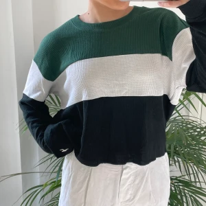 Hollister tröja - Stilren tröja från Hollister. Jättefin både till vintern och sommaren.