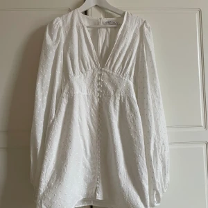 Adoore - Adoore klänning  Storlek 38  Säljer då jag köpt en annan studentklänning