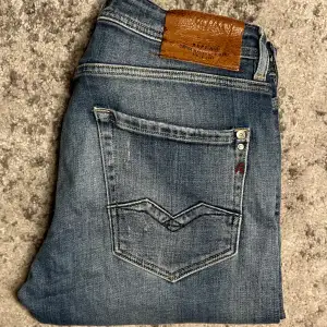 Tjena! Säljer nu ett par Replay jeans | Skick 9/10 mycket bra | Nypris ca 1800kr | Mitt pris 425kr | Kom gärna pm vid frågor eller funderingar | Postas eller möts upp i Gävle!