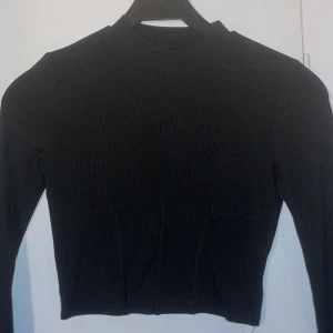 Svart croptop korsett - Nyskick✨