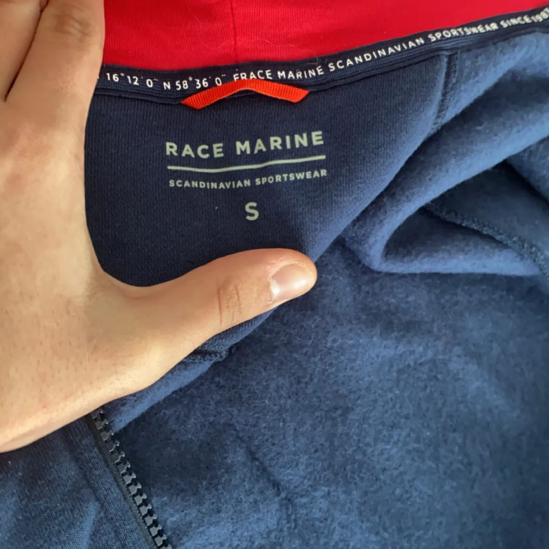 Säljer en zip-hoodie - 90