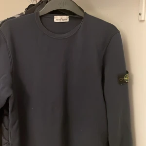 Stone island tröja - Säljer min stone island tröja för den ej används. Skick 8/10 skriv om du har minsta fundering