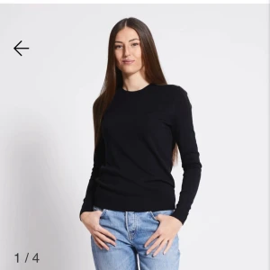 Finstickad svart tröja💗 - Säljer en finstickad tröja från lager 157💓Bilder från lager 157❤️‍🔥Är i bra skick💞❤️