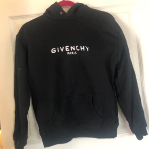 Givency hoodie - Givenchy hoddie i storlek S osäker på om den är äkta eller inte