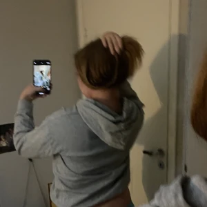 Grå hoodie🩶 - Skriv för fler bilder eller frågor🩶