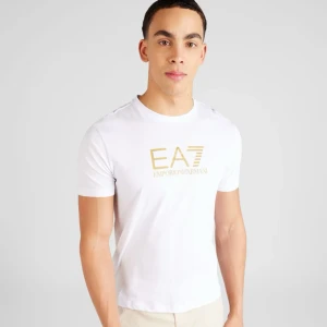Armani EA7  - Helt ny oanvänd EA7 ARMANI t-shirt Nypris: 999kr Skickar gärna bilder på den vid tillfrågan