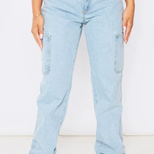 Cargo jeans - Ljusblåa cargojeans, petite form. Frakt tilläggs!