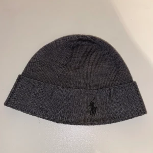 Ralph Lauren mössa - Ralph Lauren mössa Skick 9/10 använd fåtal gånger 