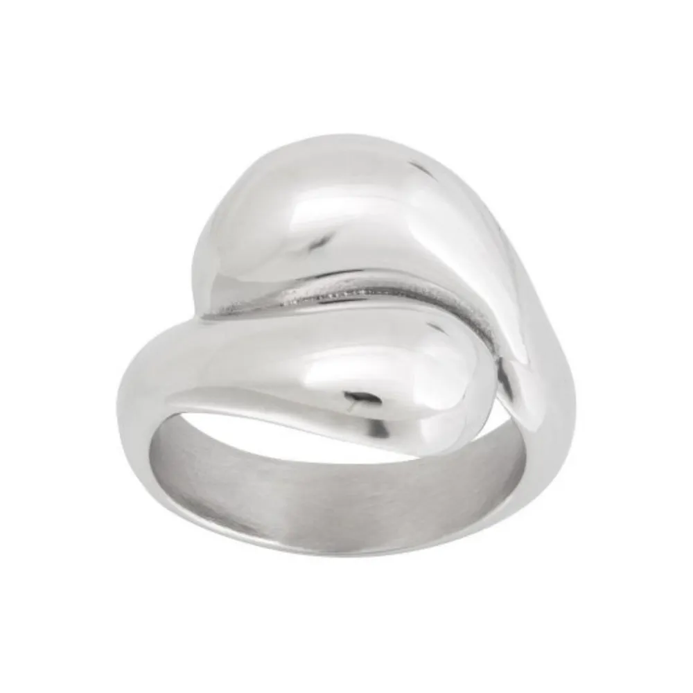 Säljer denna fina ringen i storleken i 16,8❤️ ringen säljs inte längre. Accessoarer.