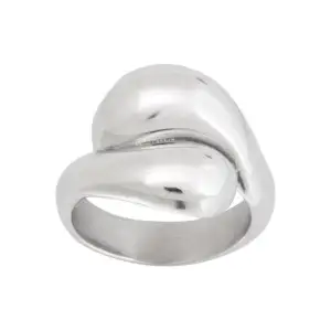 Säljer denna fina ringen i storleken i 16,8❤️ ringen säljs inte längre