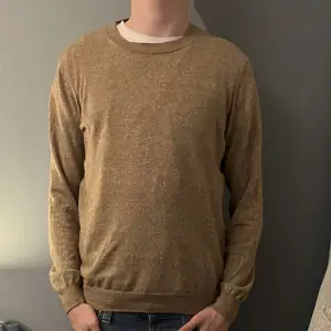 En skön Oscar Jacobsson tröja i storlek s, skriv vid frågor eller intresse 