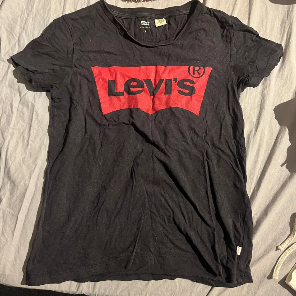 Levis t-shirt . T-shirts.
