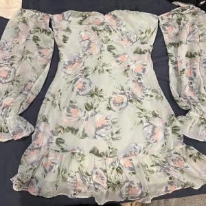 Klänning från Nelly - Söt blommig klänning från Nelly