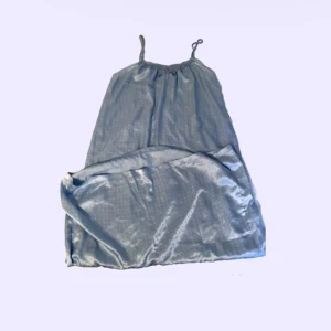 långt nattlinne🤍 - jättefint ljusblått och lite längre nattlinne köpt på humana men aldrig använt🦢🫧🦋