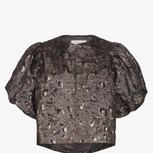 By Malina blis - Kollar intresset på min så fina blus från By Malina! Köpt för 2400kr på Boozt och endast använd en gång🫶🏼 Hör av dig om du har frågor eller vill ha egna bilder!