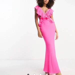 Långklänning - Jättesöt långklänning från asos i storlek 32/xxs som endast är använd en gång🥰